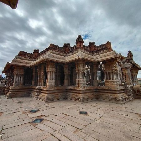 Srinivasa Homestay Hampi Exteriör bild