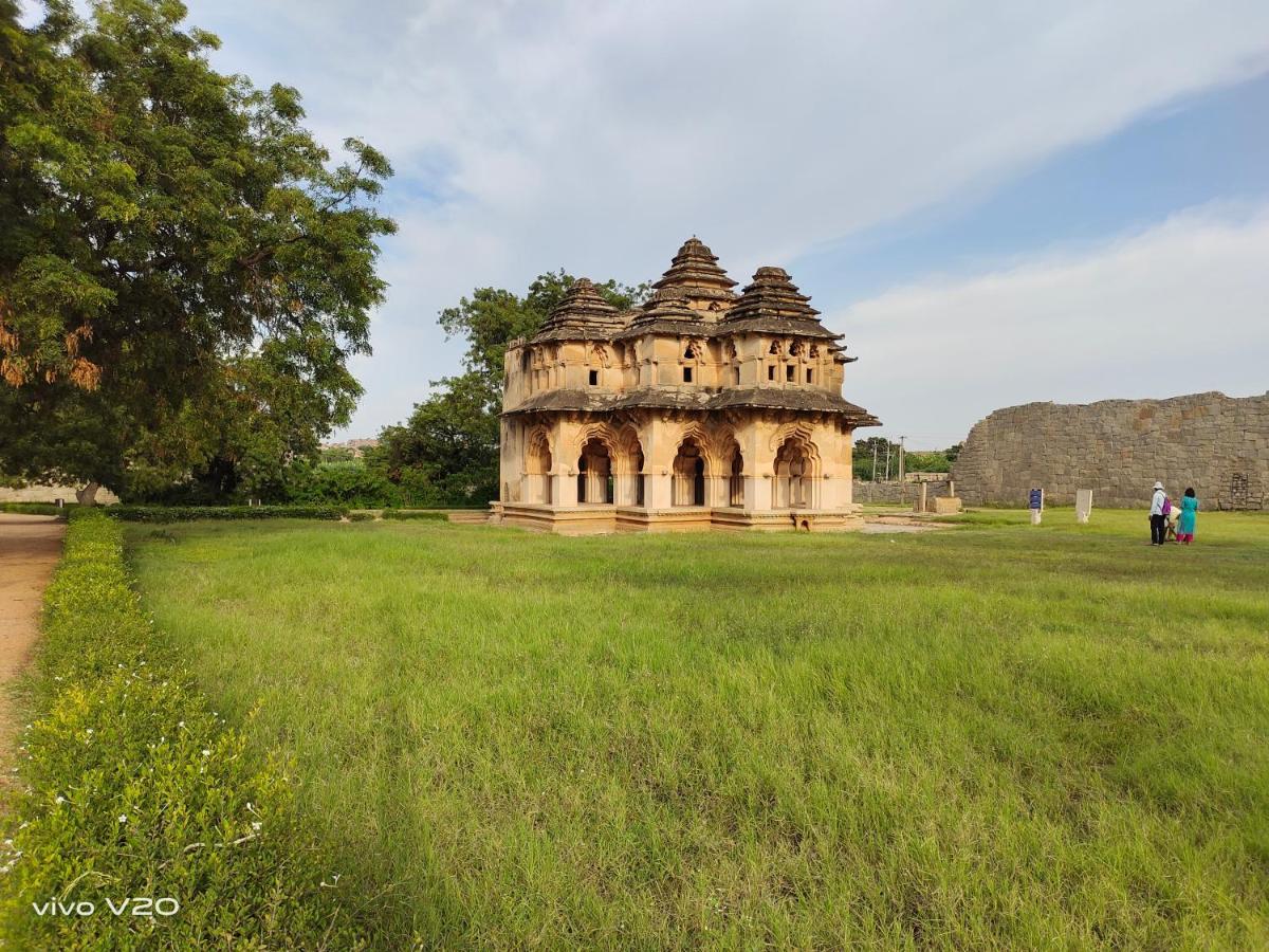 Srinivasa Homestay Hampi Exteriör bild